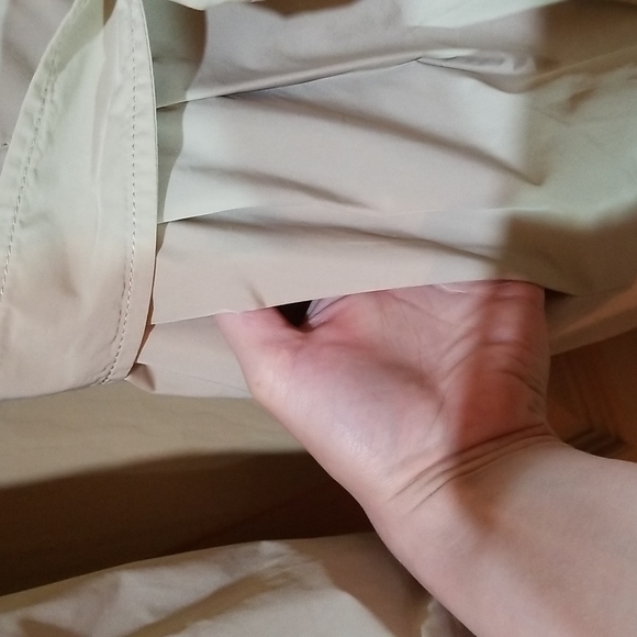 Banana Republic lightweight rain jacket - Picture 3 of 8